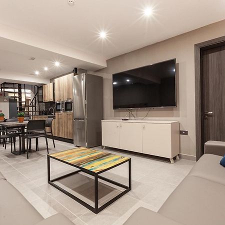 Charming,Comfortable And Centrally Located Group Accomodation グジラ エクステリア 写真