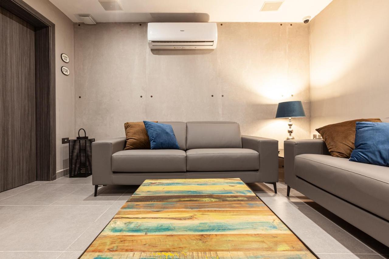 Charming,Comfortable And Centrally Located Group Accomodation グジラ エクステリア 写真