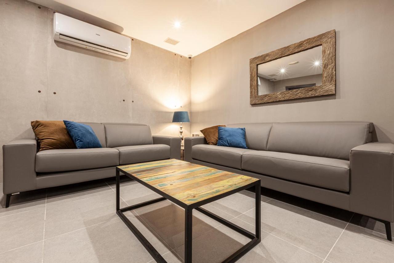 Charming,Comfortable And Centrally Located Group Accomodation グジラ エクステリア 写真