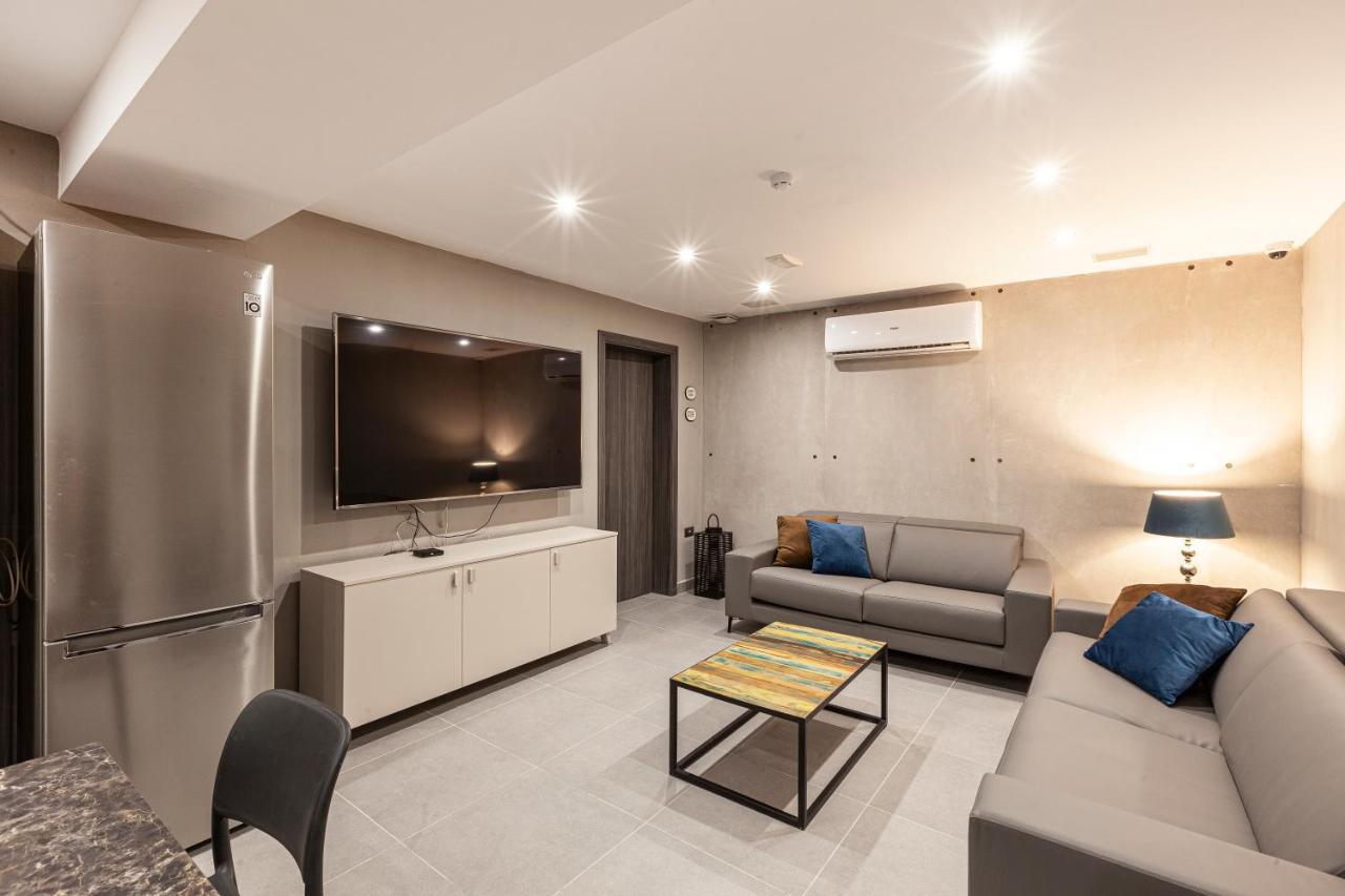 Charming,Comfortable And Centrally Located Group Accomodation グジラ エクステリア 写真
